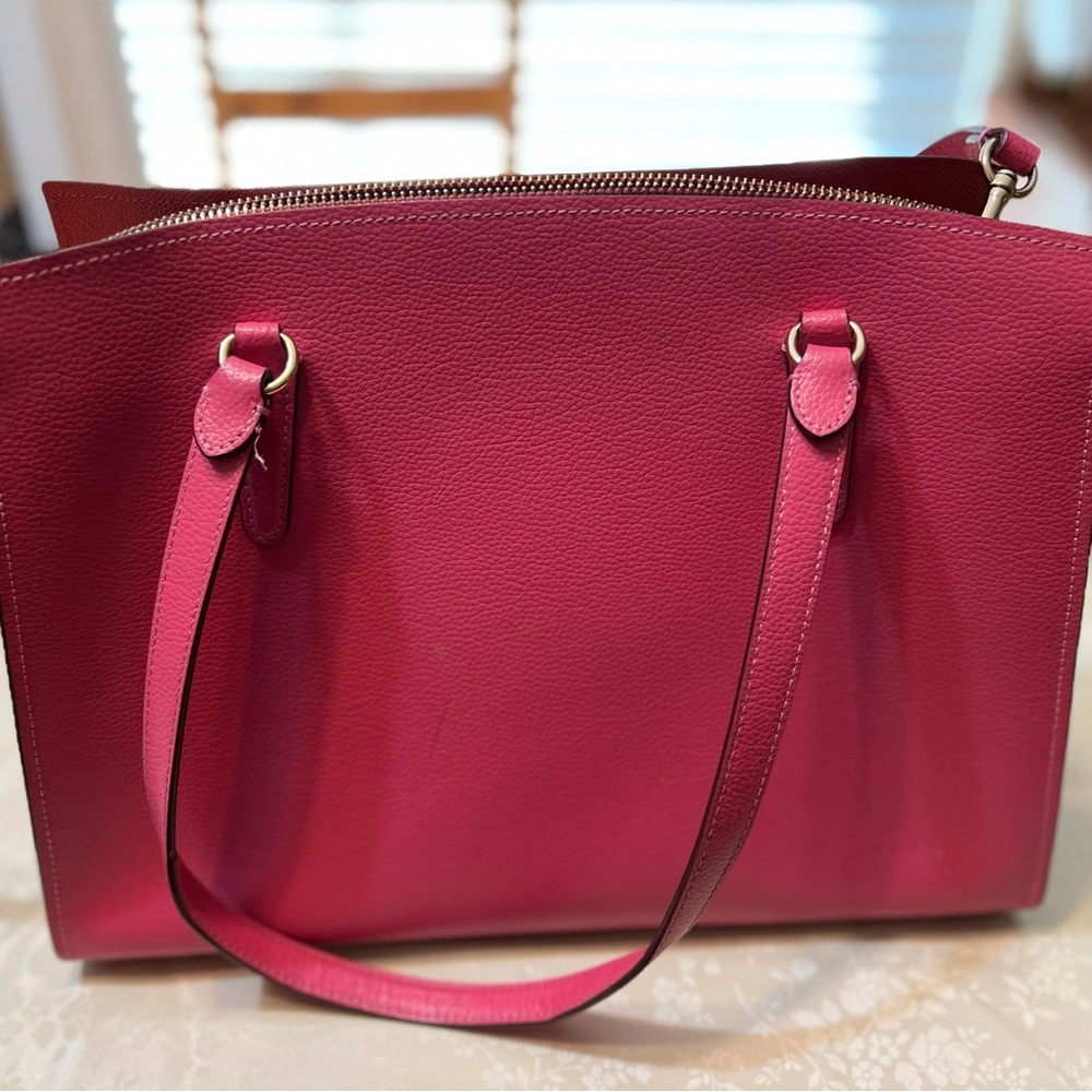COACH purse in EUC. Crossbody strap. Super cute!! PINK!